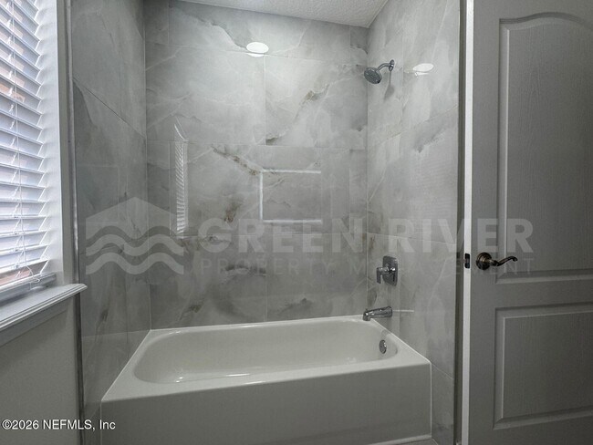 Building Photo - 3176 Tower Oaks Dr