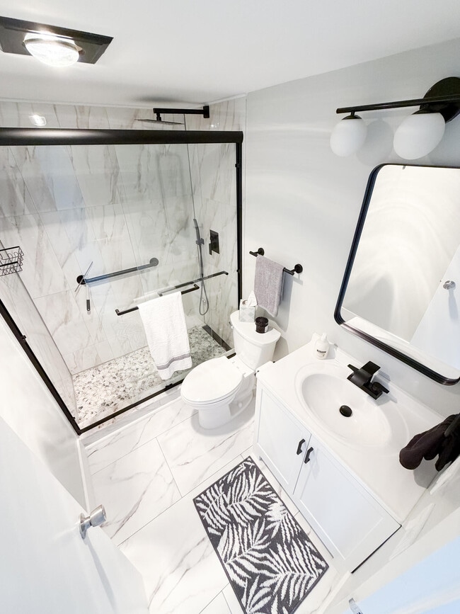 Building Photo - 3085 Cornwall E