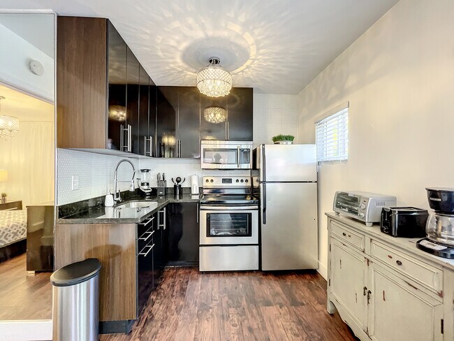 Building Photo - 2660 SW 36th Ave