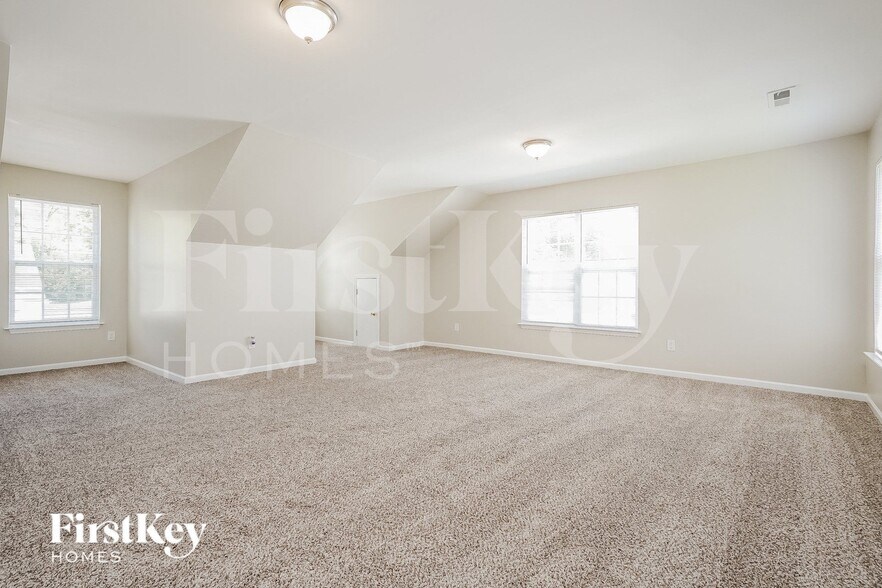 Building Photo - 705 Hawthorn Ridge Dr