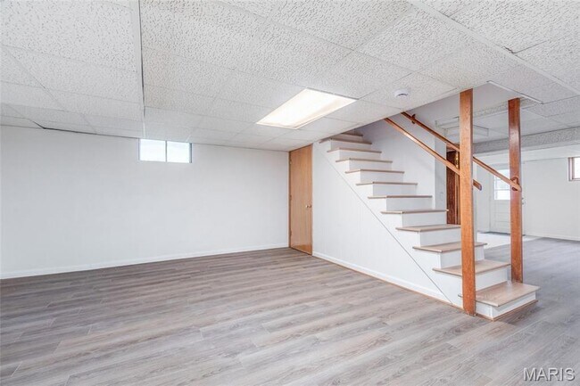 Building Photo - 9715 Grantview Dr