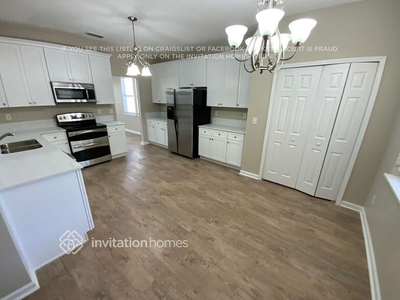 Building Photo - 251 Prince Phillip Dr