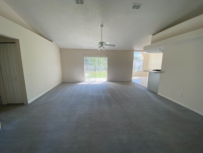 Building Photo - Marion Oaks Home - 3/2/2 1860 sqft.
