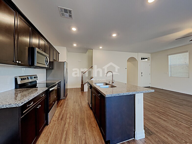 Building Photo - 9875 S Eastern Ave