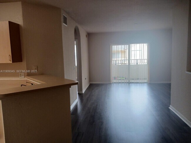 Building Photo - 102 Belmont Ln