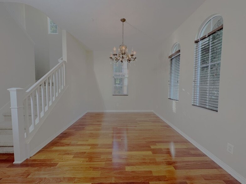 Building Photo - 38 Gardenpath