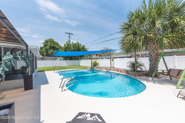 Building Photo - 347 S Lakeside Dr