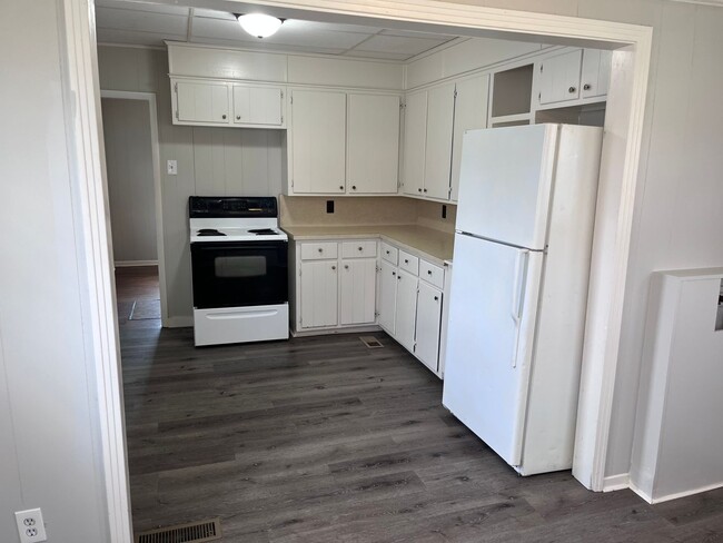 Building Photo - Cute 3 bedroom, 1 bath in Madison