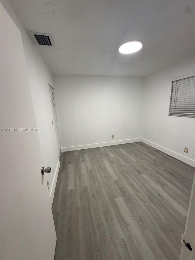 Building Photo - 1736 N 16th Ct