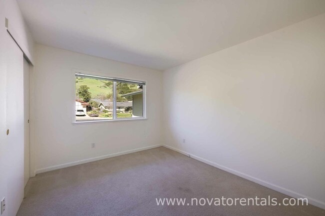 Building Photo - 2665 Center Rd