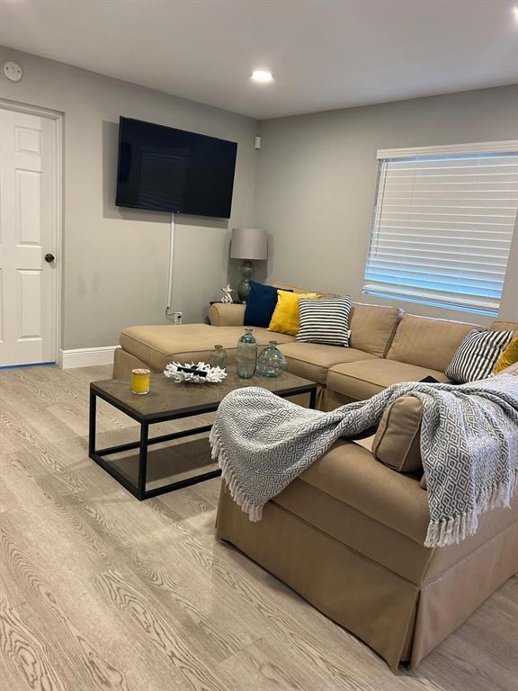 Building Photo - 244 Lexington Dr