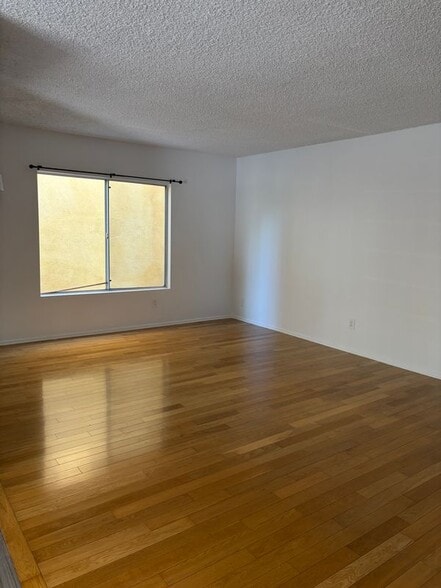 Building Photo - 2425 Ocean Ave