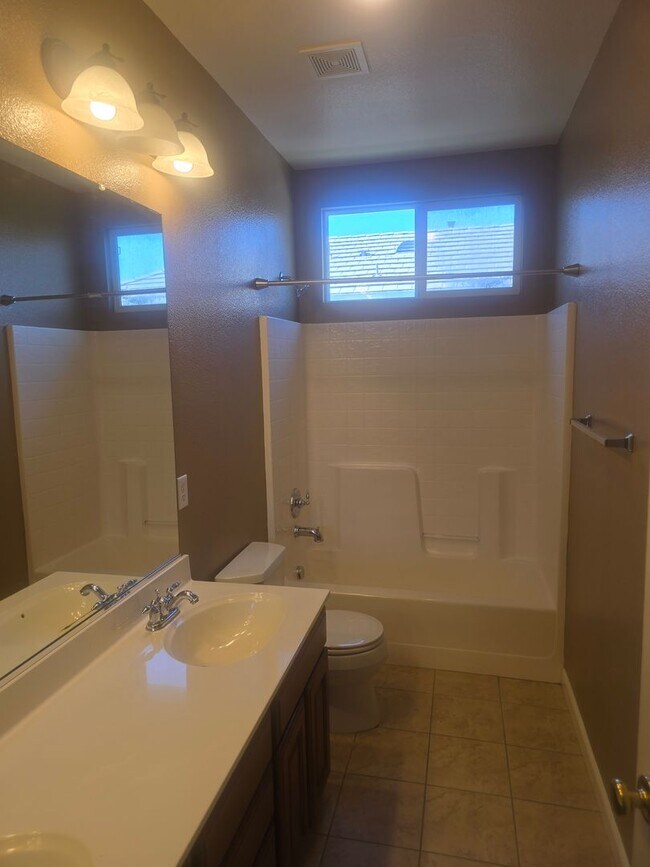 Building Photo - Peterson Ranch Home