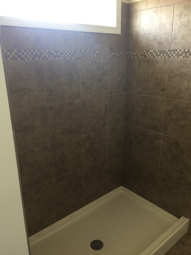 Building Photo - 19 Remington Dr