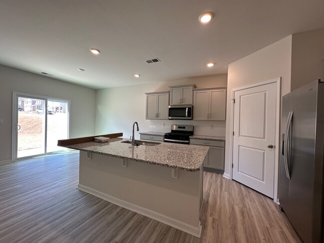 Building Photo - Brand New Home