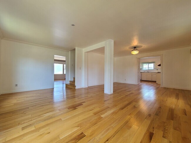 Building Photo - 3-bedroom, 2-bathroom home located in beautiful St. Joseph, MI