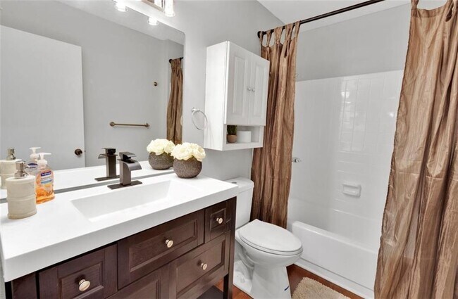 Building Photo - 2411 Huntingdon Chase