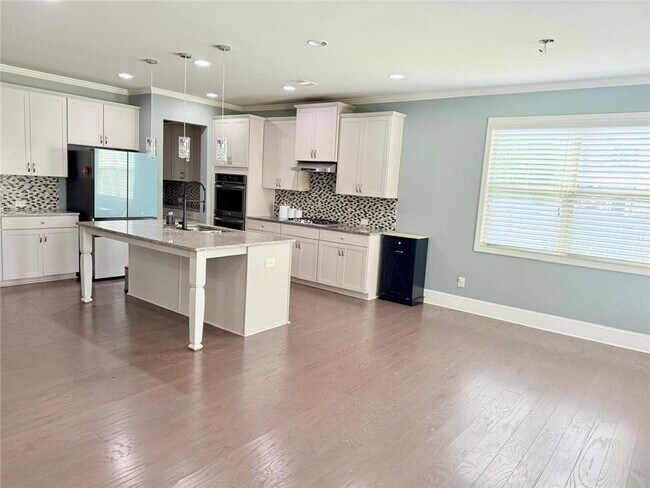 Building Photo - 4230 Miramount Overlook