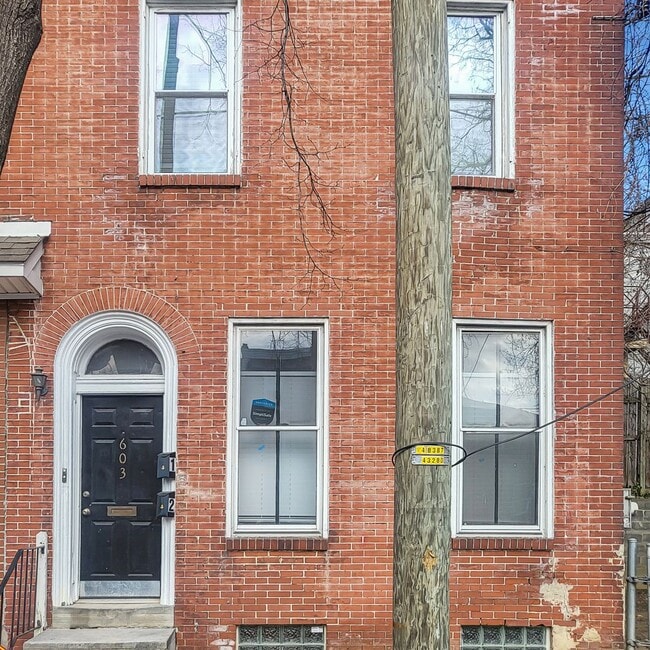 Building Photo - 603 W 4th St
