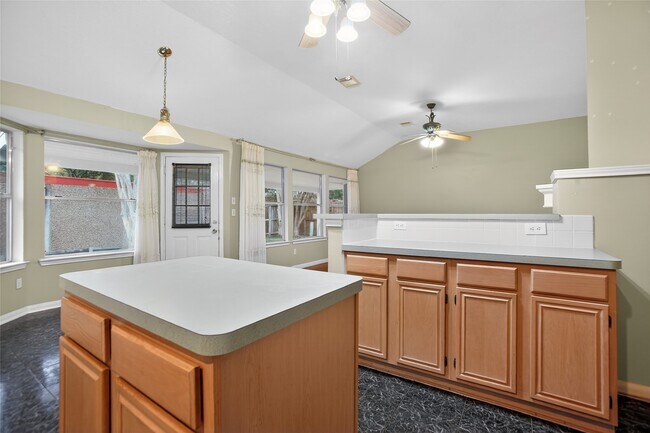 Building Photo - 12530 Meadowglen Dr