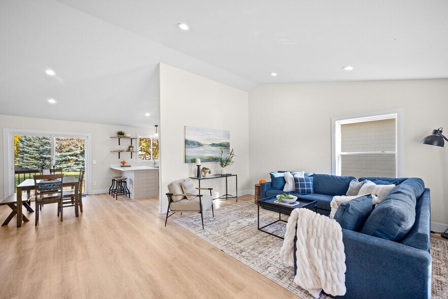 Building Photo - 1721 Northshore Dr