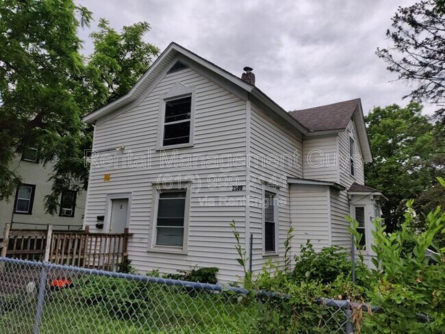 Building Photo - 2500 17th Ave S