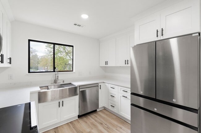 Building Photo - Welcome to Uptown Living in a South Park S...