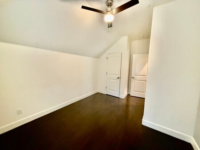 Building Photo - 3 bed plus den patio home