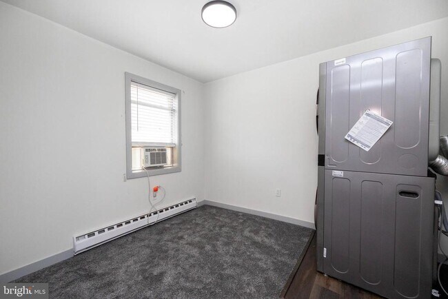 Building Photo - 58 E 4th St