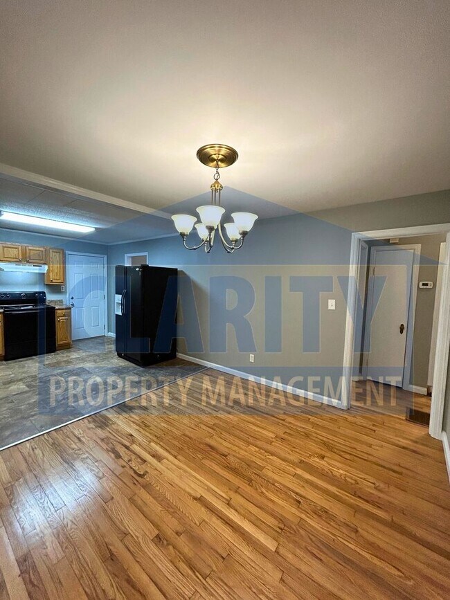 Building Photo - Single level! Two bedrooms!