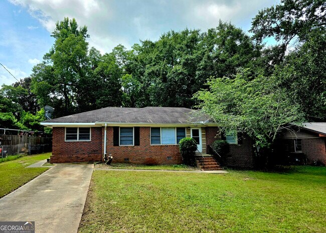 Building Photo - 2639 Tredway Dr