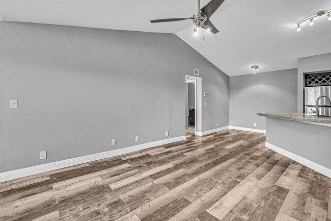 Building Photo - 3300 Pinewalk Dr N