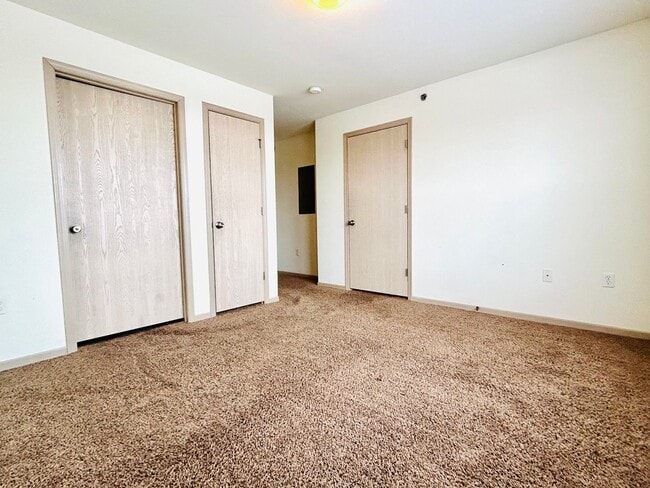 Building Photo - 2 Bedroom Apartment, Great Location!