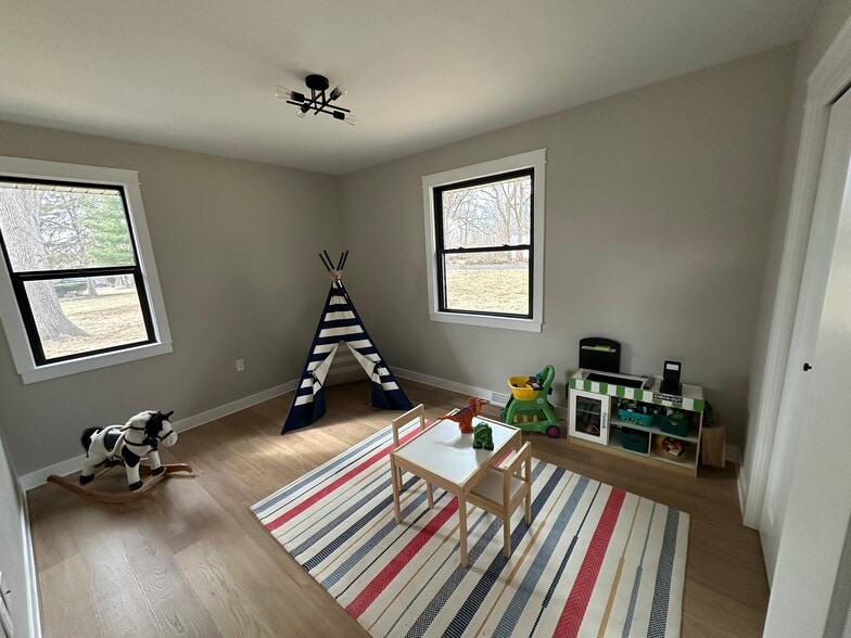 Building Photo - 9175 Kardel Dr