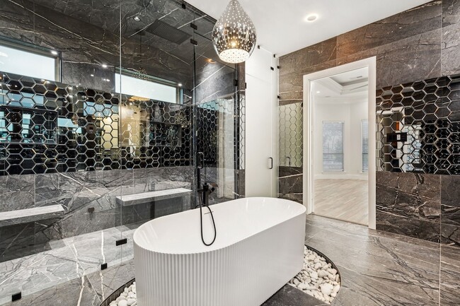 Building Photo - 1229 Strathmore Dr