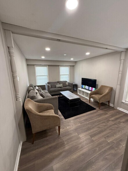 Building Photo - 2823 Chablis Cir