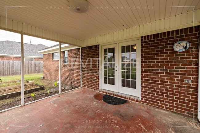 Building Photo - Spacious 3-Bedroom Home with Open Floor Plan and Big Backyard in West Mobile!