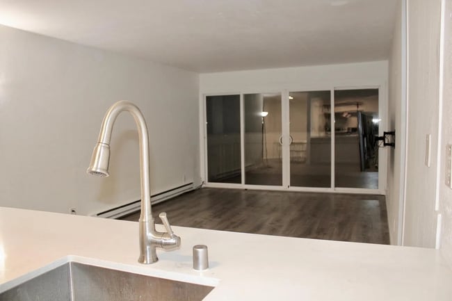 Building Photo - Great condo unit in a gated community.