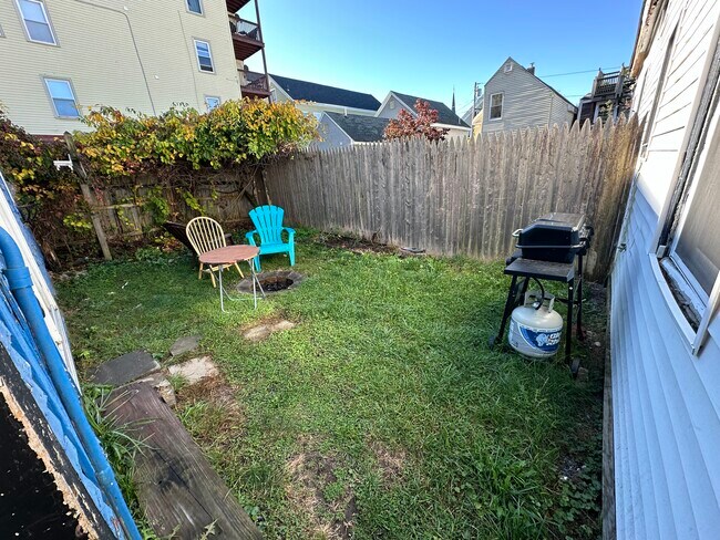 Building Photo - 26 E Oxford St