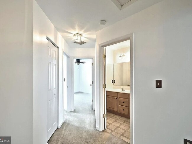 Building Photo - 1193 Ledge Dr