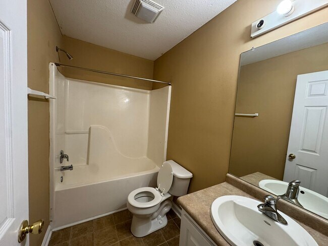 Building Photo - 605 Lancelot Ct