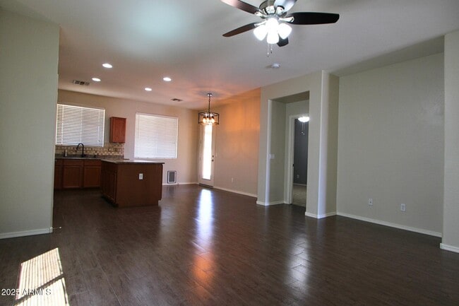 Building Photo - 1554 E Prickly Pear Pl