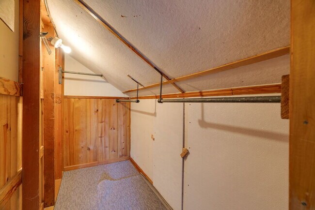 Building Photo - 1937 NE Dekum St