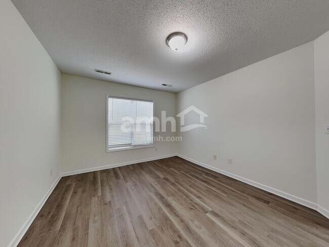 Building Photo - 5640 Regent Village Dr