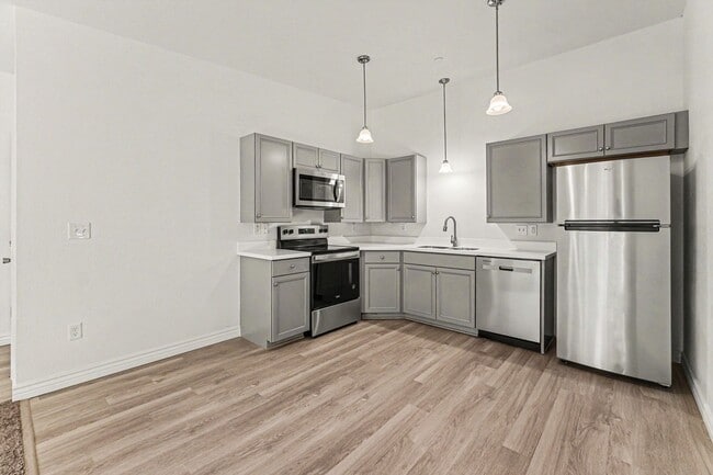 Building Photo - 1205 Raven Pl