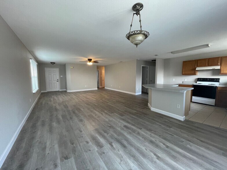 Building Photo - 531 Cantebury Park Ln