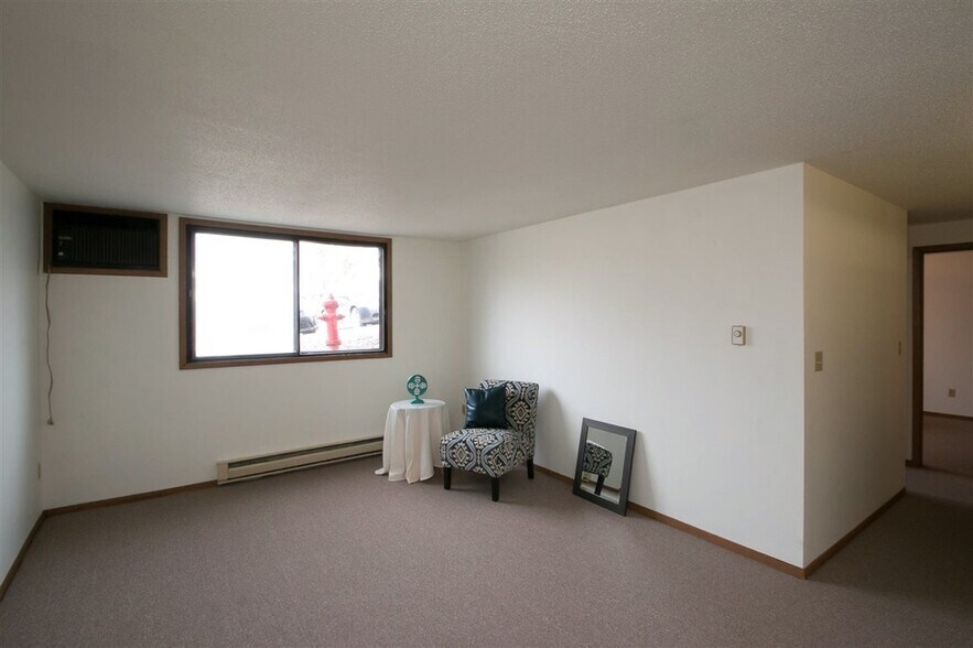 Building Photo - 812 Benton Dr