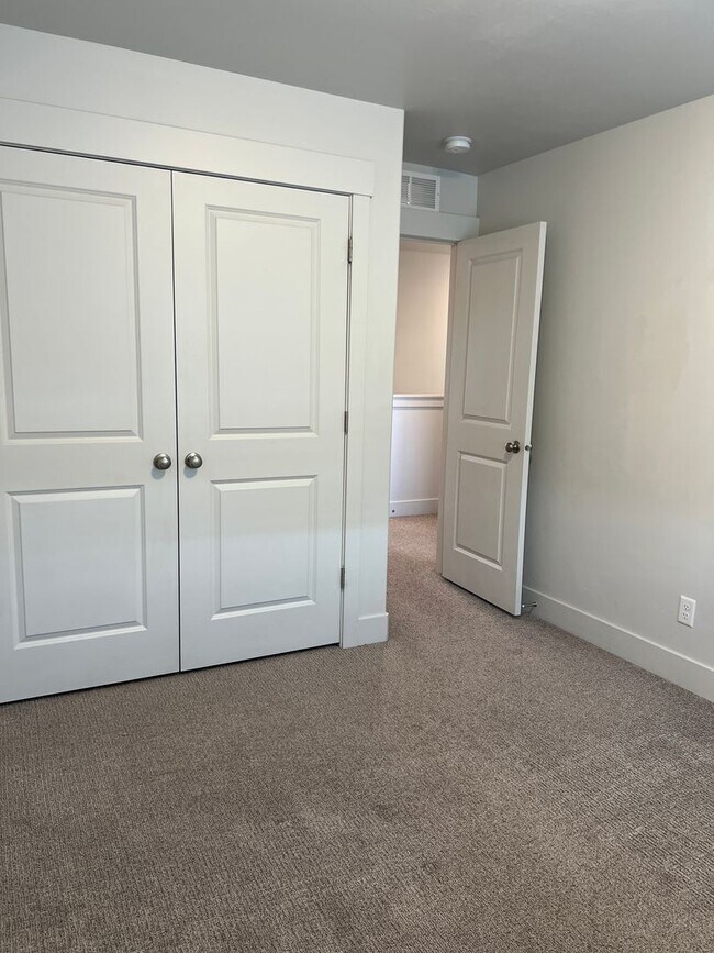 Building Photo - Beautiful 3 Bed, 2.5 Bath Townhome in Summerfield Subdivision | $1,995/month