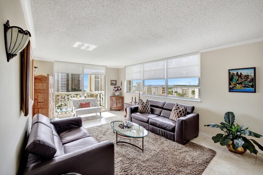 Building Photo - 3113 S Ocean Dr