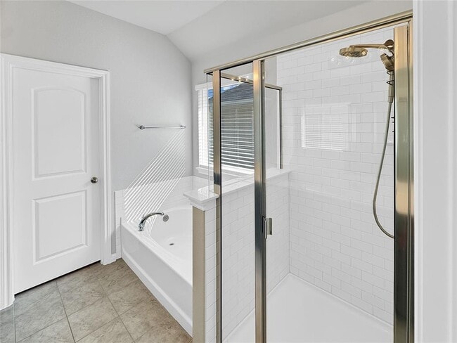 Building Photo - 2437 Roosevelt Rd